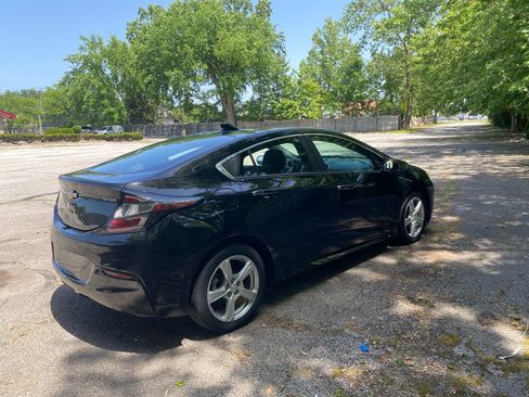 Used 2017 Chevrolet Volt LT w/ Comfort Package FWD image 5