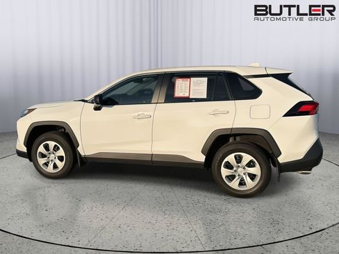 Used 2024 Toyota RAV4 LE FWD image 3