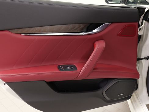 Used 2023 Maserati Quattroporte Modena image 37