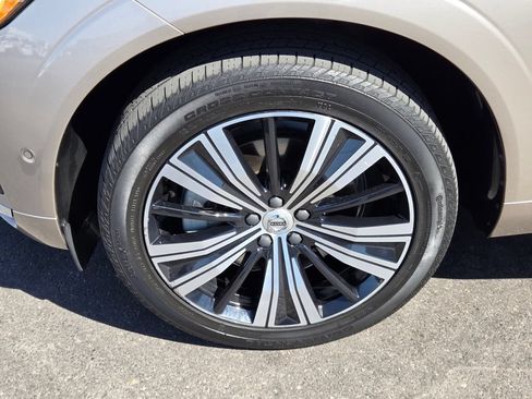 Used 2023 Volvo XC60 T8 Plus AWD/4WD image 4