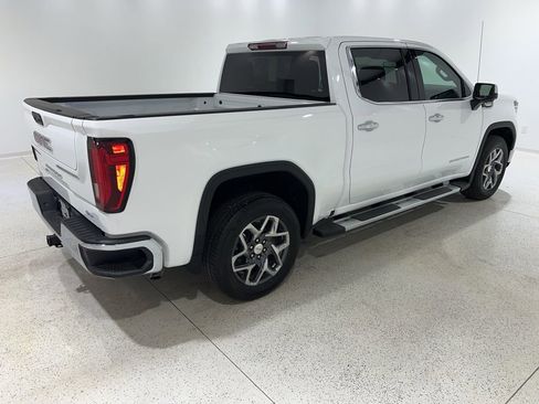 Used 2026 GMC Sierra 1500 SLT image 5