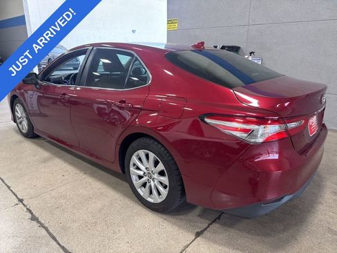 Used 2020 Toyota Camry LE image 4