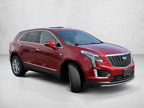 Used 2022 Cadillac XT5 Premium Luxury w/ Technology Package AWD/4WD image 3