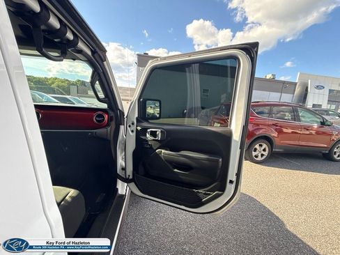 Used 2023 Jeep Gladiator Rubicon w/ Cold Weather Group AWD/4WD image 28