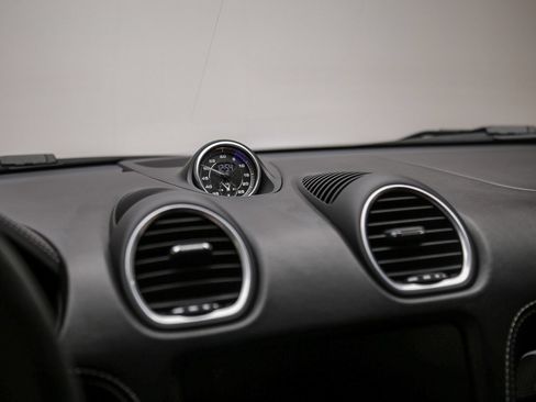 Certified 2021 Porsche 718 Boxster Spyder RWD image 20