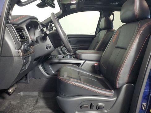 Used 2023 Nissan Titan PRO-4X w/ Pro-4x Convenience Package image 11