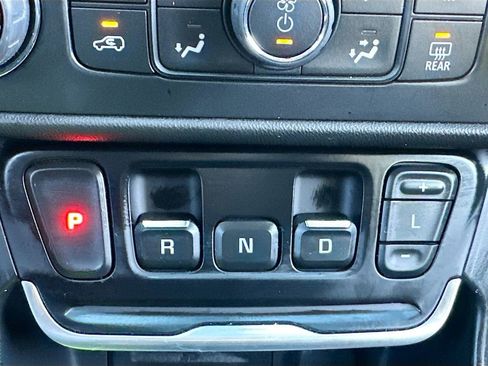 Used 2020 GMC Terrain SLE w/ Driver Convenience Package image 17