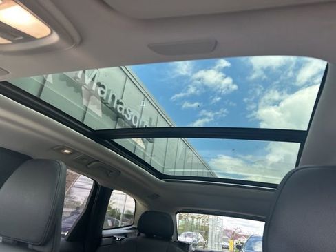 Certified 2025 Volvo XC60 B5 Plus w/ Climate Package AWD/4WD image 27