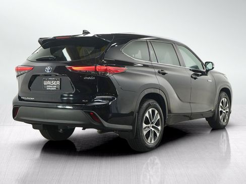 Used 2020 Toyota Highlander XLE AWD/4WD image 5