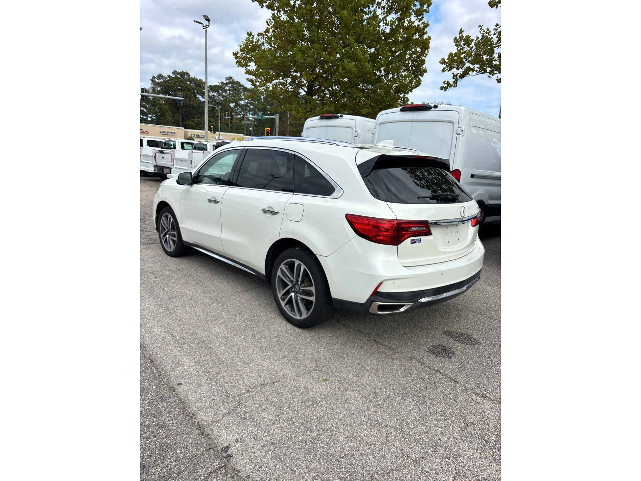 Used 2017 Acura MDX w/ Advance Package AWD/4WD image 2