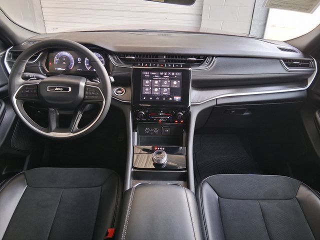 Used 2025 Jeep Grand Cherokee L Laredo RWD image 9