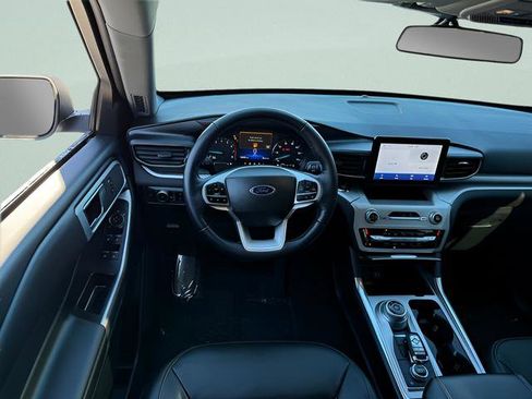 Used 2022 Ford Explorer XLT w/ Equipment Group 202A AWD/4WD image 7