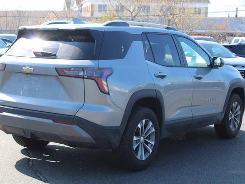 Used 2025 Chevrolet Equinox LT w/ Convenience Package II FWD image 4