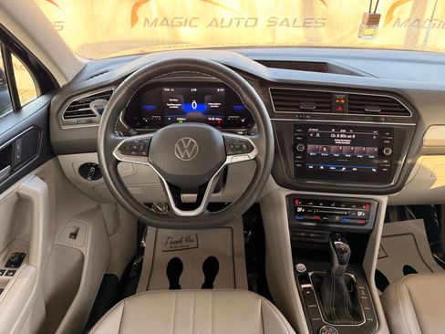 Used 2022 Volkswagen Tiguan SE image 32