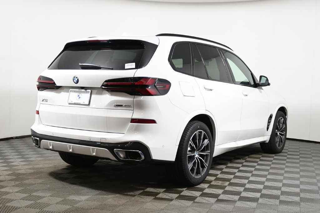 Used 2026 BMW X5 xDrive40i w/ M Sport Package AWD/4WD image 7