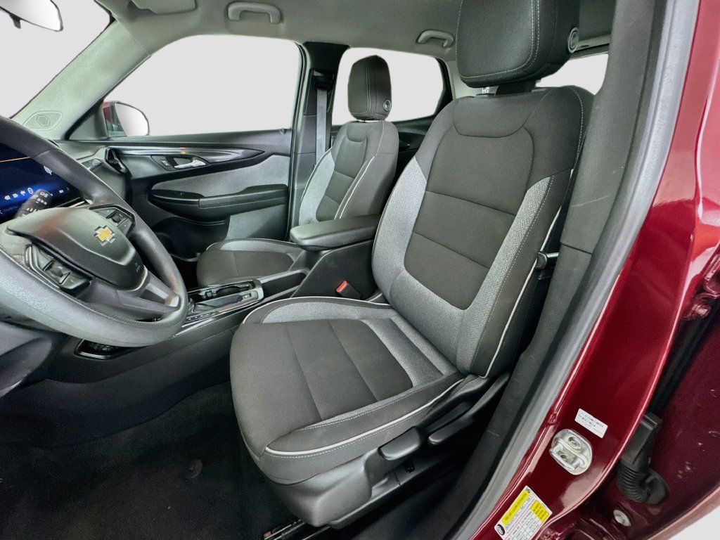 Used 2025 Chevrolet TrailBlazer LT FWD image 11