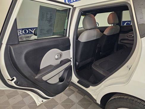 Used 2016 Kia Soul + FWD image 18