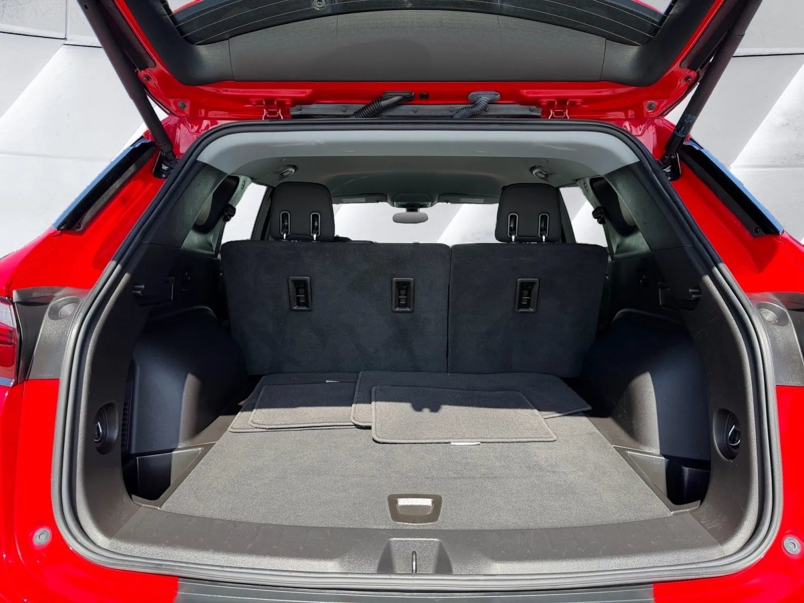 Used 2020 Chevrolet Blazer LT FWD image 19