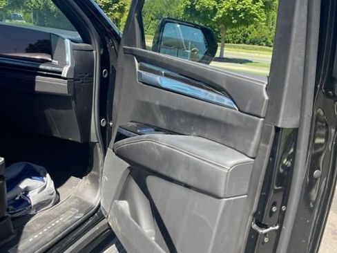 Used 2026 Cadillac Escalade Luxury w/ Touring Package AWD/4WD image 9
