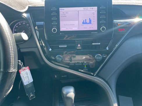 Used 2022 Toyota Camry SE w/ Carpet Mat Package (TMS) image 6