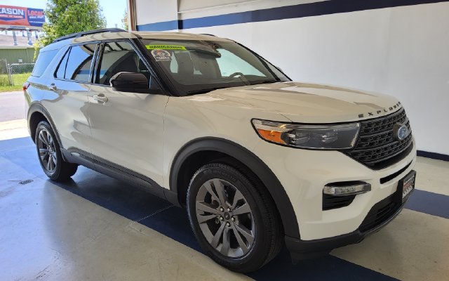 Used 2024 Ford Explorer XLT w/ Equipment Group 202A AWD/4WD image 4