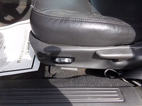 Used 2004 Ford Taurus SEL image 16