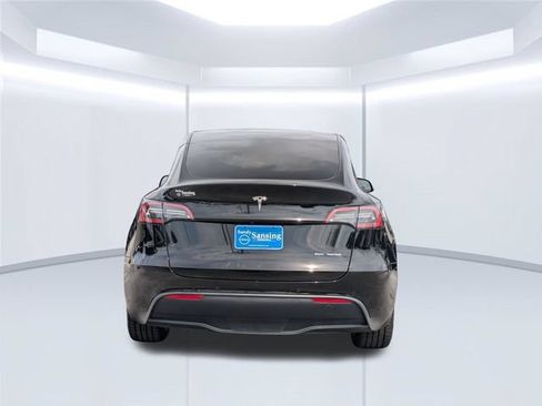 Used 2022 Tesla Model Y Long Range AWD/4WD image 5
