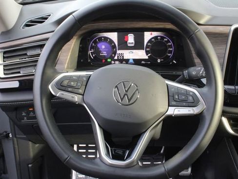 Used 2025 Volkswagen Atlas SEL Premium R-Line image 12