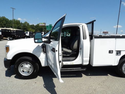 Used 2018 Ford F250 XL w/ Power Equipment Group RWD image 13