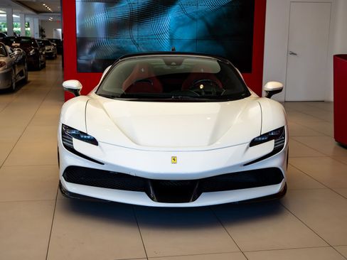 Used 2021 Ferrari SF90 Stradale AWD/4WD image 2