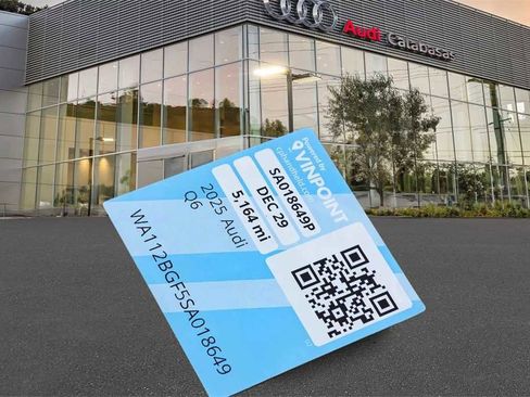 Used 2025 Audi Q6 e-tron Premium w/ Convenience Package image 2