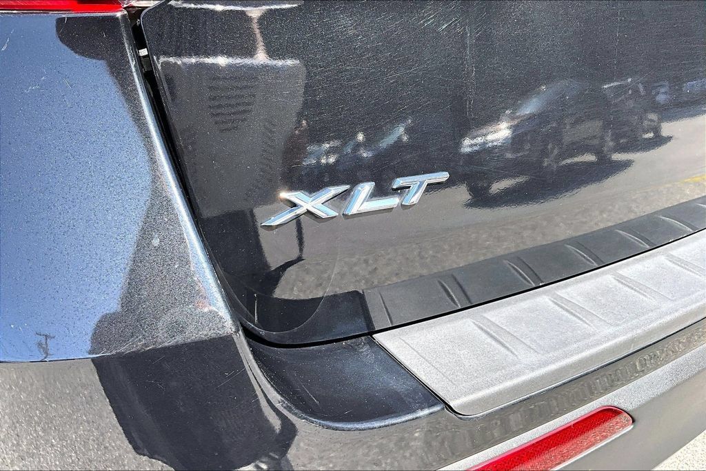 Used 2020 Ford Explorer XLT w/ Equipment Group 202A AWD/4WD image 24
