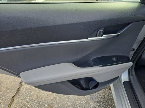 Used 2018 Toyota Camry LE image 9