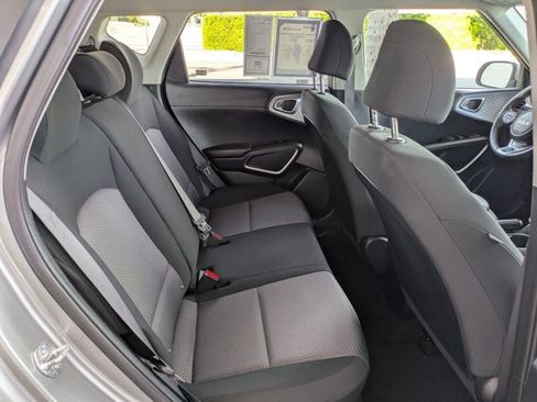 Used 2023 Kia Soul LX w/ LX Technology Package image 7