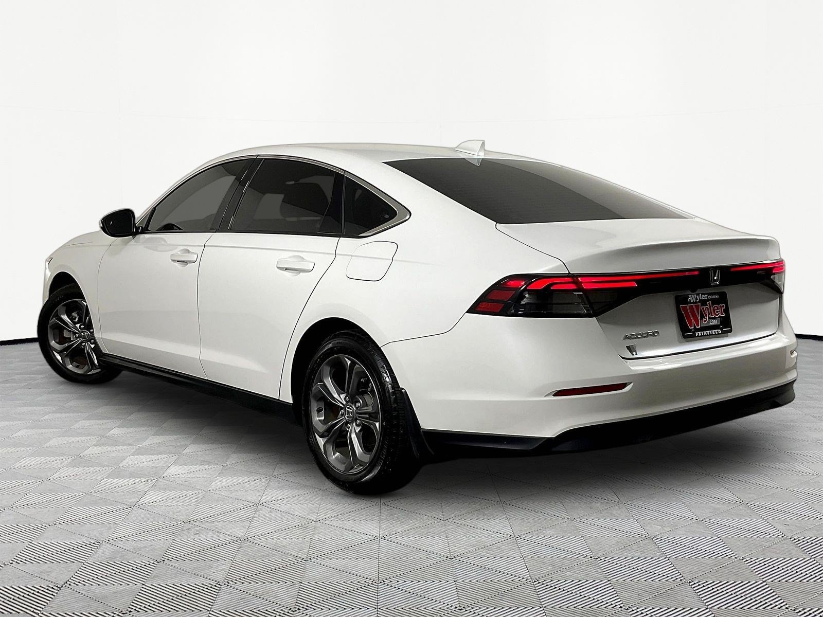 Used 2023 Honda Accord EX image 4