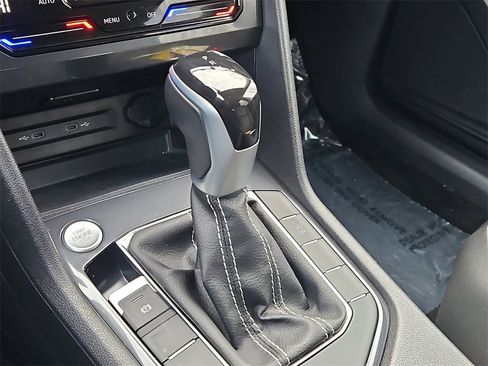 Used 2024 Volkswagen Tiguan Wolfsburg Edition image 27