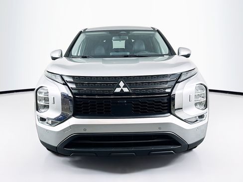 Used 2024 Mitsubishi Outlander SE AWD/4WD image 2
