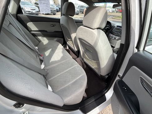Used 2010 Hyundai Elantra GLS FWD image 12