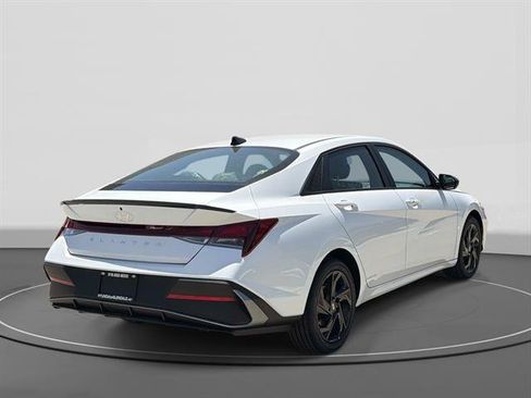 New 2026 Hyundai Elantra SEL Sport FWD image 4