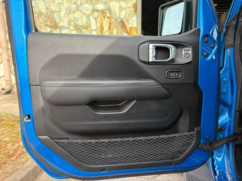 Used 2022 Jeep Wrangler Unlimited Sahara image 18