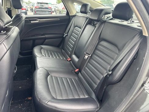 Used 2018 Ford Fusion SE w/ Equipment Group 602A FWD image 14
