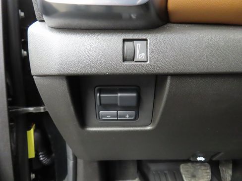 Used 2024 GMC Canyon AT4 image 59