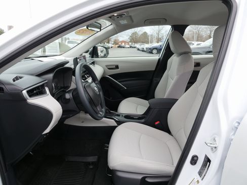 Used 2022 Toyota Corolla Cross L image 17