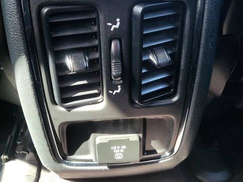 Used 2019 Jeep Grand Cherokee Laredo AWD/4WD image 29