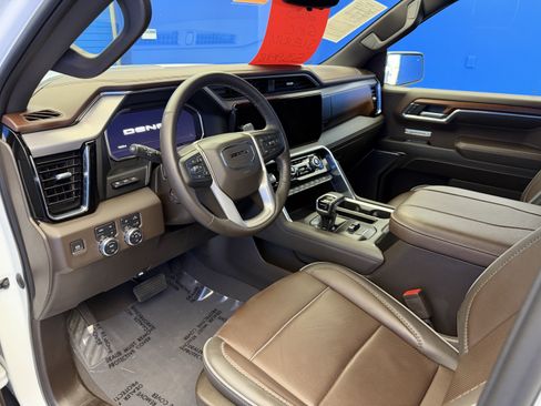 Used 2023 GMC Sierra 1500 Denali w/ Technology Package AWD/4WD image 13