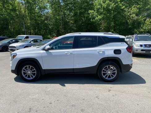 Used 2024 GMC Terrain SLT image 9