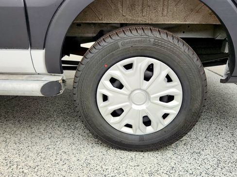 Used 2025 Ford Transit 250 Low Roof w/ Exterior Upgrade Package RWD image 9