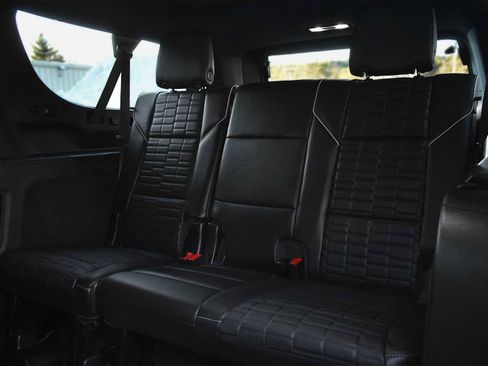 Used 2024 Cadillac Escalade ESV V image 19