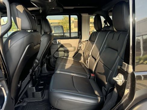 Used 2025 Jeep Wrangler Unlimited Rubicon 4xe w/ Technology Group image 12