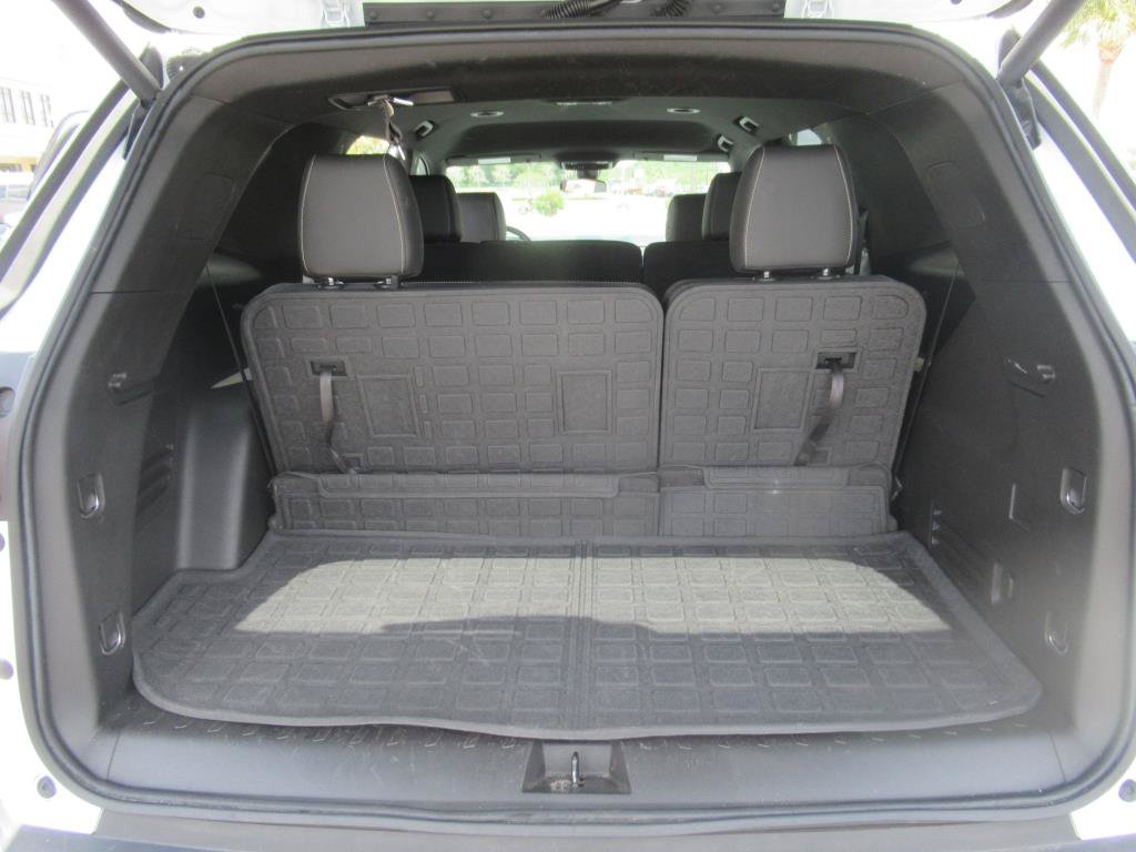 Certified 2023 Chevrolet Traverse LT FWD image 30